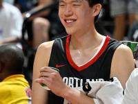 杏彩体育官方平台-关于杨瀚森首秀兑现下饭承诺三分护筐妙传一个都没少的信息