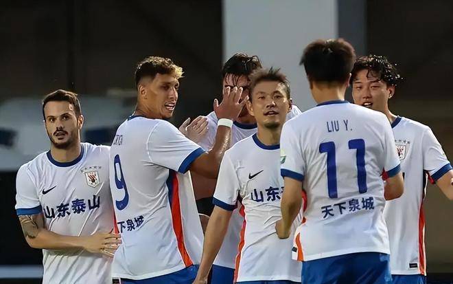 2球领先被追平！中超-泽卡双响彭欣力染红泰山2-2河南