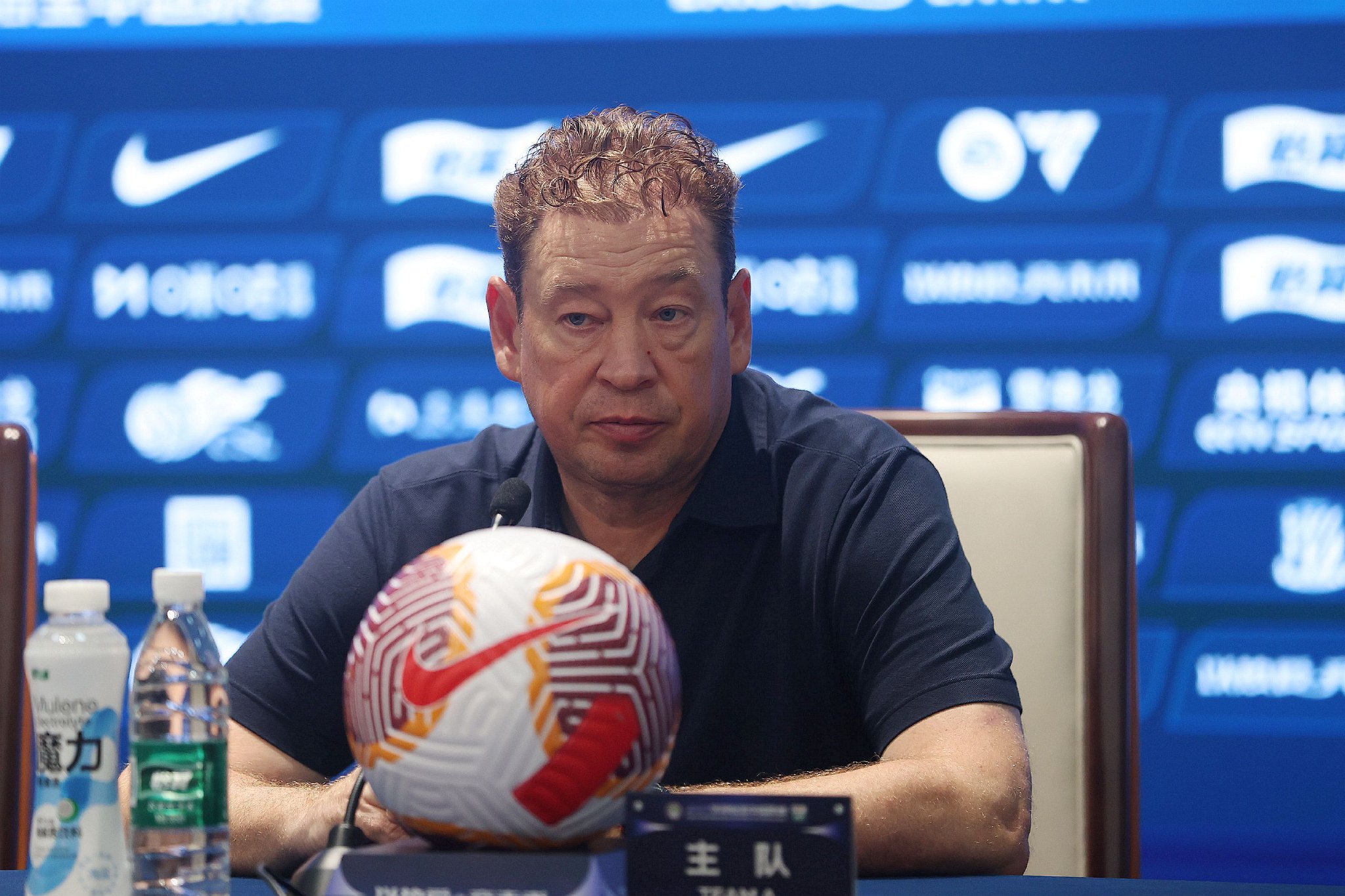 申花与主教练斯卢茨基续约新合同至2027年底